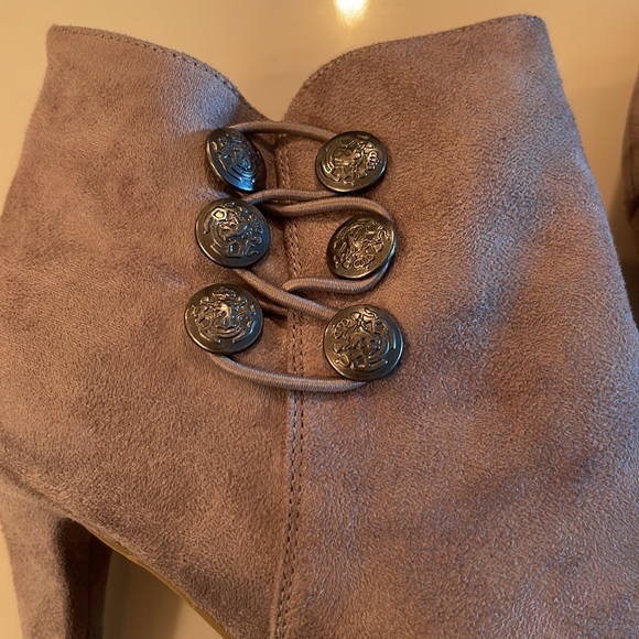 Rialto Gray suede boots - Picture 2 of 8